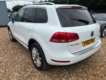Volkswagen Touareg 3.0 TDI V6 BlueMotion Tech SE Tiptronic 4WD Euro 5 (s/s) 5dr