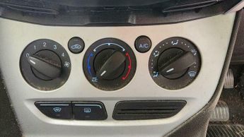 Ford Focus 1.6 Zetec Navigator Euro 5 5dr