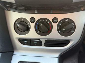 Ford Focus 1.6 Zetec Navigator Powershift Euro 5 5dr