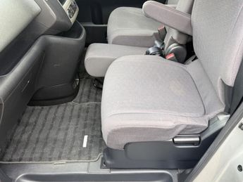 Nissan Serena 2.0 Petrol MPV 5dr