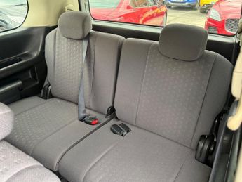 Nissan Serena 2.0 Petrol MPV 5dr
