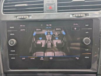 Volkswagen Golf 35.8kWh e-Golf Auto 5dr