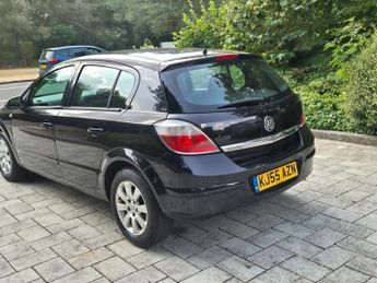 Vauxhall Astra 1.8i 16v Club Hatchback 5dr Petrol Automatic (197 g/km, 123 bhp)