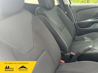 Renault Clio 1.2 16V Dynamique Nav Hatchback 5dr Petrol Manual Euro 6 (75 ps)