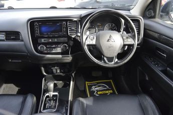 Mitsubishi Outlander DI-D 4
