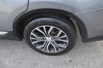Mitsubishi Outlander DI-D 4