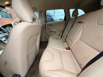 Volvo XC60 2.4 D3 SE Geartronic AWD Euro 5 5dr