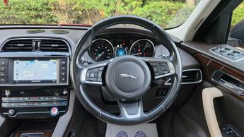 Jaguar F-Pace PORTFOLIO AWD