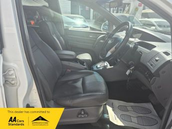 Ssangyong Turismo 2.0 e-XDi ES MPV 5dr Diesel T-Tronic Euro 5 (155 ps)