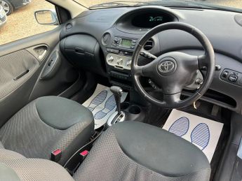 Toyota Yaris VVTI T SPIRIT