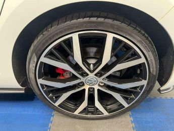 Volkswagen Golf GTi 2.0 Golf GTi Performance TSi Semi-Auto 5dr