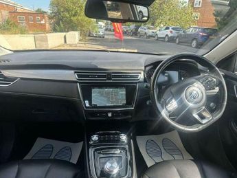MG MG5 61.1kWh Exclusive Long Range Auto 5dr