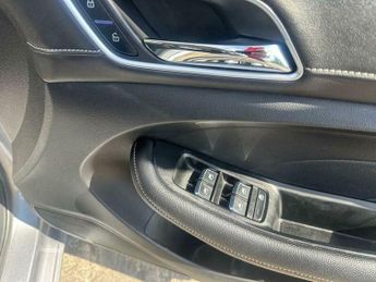 MG MG5 61.1kWh Exclusive Long Range Auto 5dr