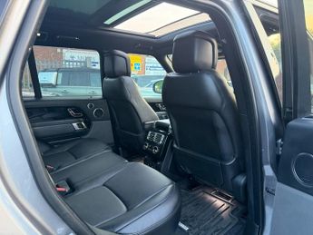 Land Rover Range Rover 3.0 SD V6 Vogue SUV 5dr Diesel Auto 4WD Euro 6 (s/s) (275 ps)