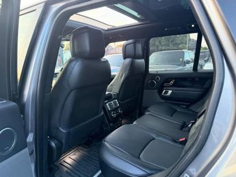 Land Rover Range Rover 3.0 SD V6 Vogue SUV 5dr Diesel Auto 4WD Euro 6 (s/s) (275 ps)