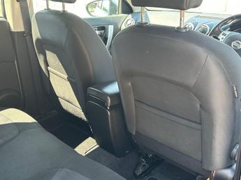 Nissan Qashqai 1.5 dCi n-tec SUV 5dr Diesel Manual 2WD Euro 5 (110 ps)