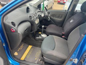 Toyota Yaris VVTI T SPIRIT