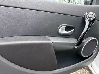 Renault Clio 1.6 VVT Dynamique TomTom Auto Euro 5 5dr