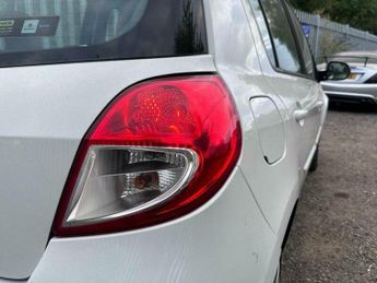 Renault Clio 1.6 VVT Dynamique TomTom Auto Euro 5 5dr
