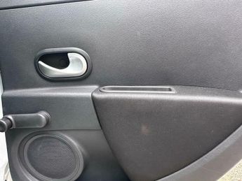 Renault Clio 1.6 VVT Dynamique TomTom Auto Euro 5 5dr