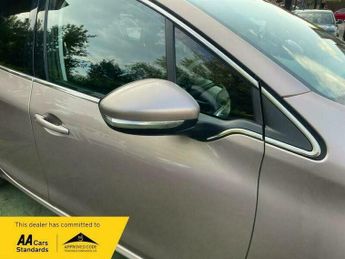 Peugeot 208 1.2 VTi Allure Euro 5 5dr