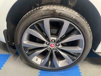 Jaguar F-Pace 3.0 F-PACE V6 Sport AWD D Auto 4WD 5dr