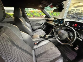 Peugeot 2008 GT [STUNNING SPEC]
