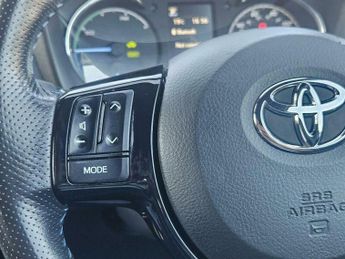 Toyota Yaris 1.5 VVT-h Blue Bi-Tone E-CVT Euro 6 (s/s) 5dr