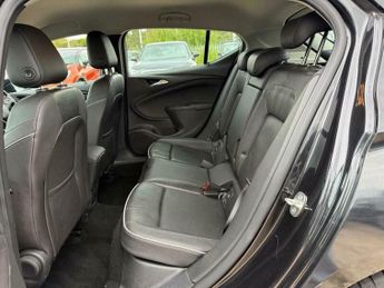 Vauxhall Astra 1.6 CDTi BlueInjection Elite Nav Auto Euro 6 5dr