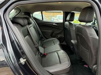Vauxhall Astra 1.6 CDTi BlueInjection Elite Nav Auto Euro 6 5dr