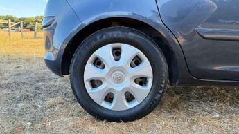 Vauxhall Corsa 1.4i 16v Club 5dr
