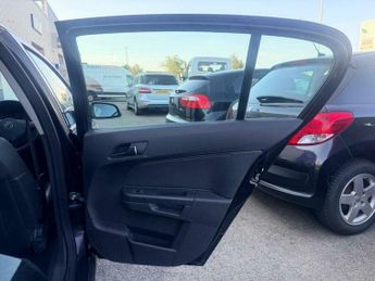Vauxhall Astra 1.6i 16v Elite Hatchback 5dr Petrol Manual (155 g/km, 113 bhp)