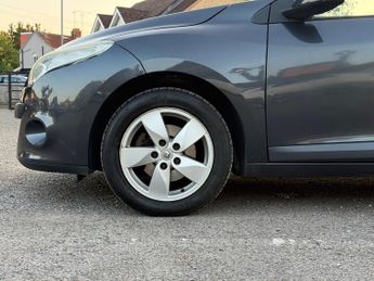 Renault Megane 2.0 16V Dynamique TomTom CVT Euro 5 5dr