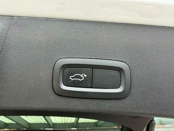 Volvo XC40 1.5h T4 Recharge 10.7kWh R-Design Auto Euro 6 (s/s) 5dr