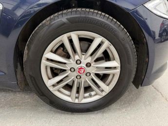 Jaguar XF 2.2d Luxury Sportbrake Auto Euro 5 (s/s) 5dr