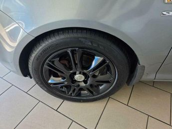 Vauxhall Corsa 1.4i 16v SE 5dr (a/c)