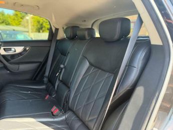 Infiniti QX70 3.0d V6 GT Auto 4WD Euro 5 5dr