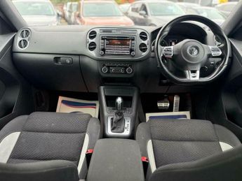 Volkswagen Tiguan 2.0 TDI BlueMotion Tech R-Line DSG 4WD Euro 5 (s/s) 5dr (Nav)