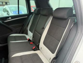 Volkswagen Tiguan 2.0 TDI BlueMotion Tech R-Line DSG 4WD Euro 5 (s/s) 5dr (Nav)