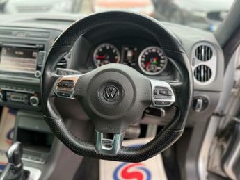 Volkswagen Tiguan 2.0 TDI BlueMotion Tech R-Line DSG 4WD Euro 5 (s/s) 5dr (Nav)