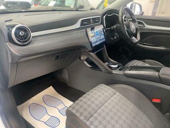 MG ZS 72.6kWh SE Long Range Auto 5dr