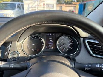 Nissan Qashqai 1.2 DIG-T N-Connecta XTRON Euro 6 (s/s) 5dr