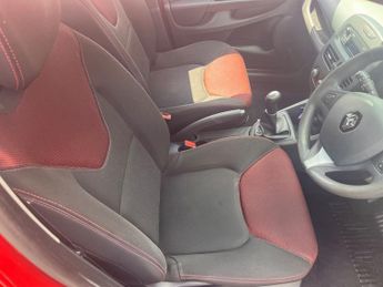 Renault Clio 1.2 16V Play Hatchback 5dr Petrol Manual Euro 6 (75 ps)