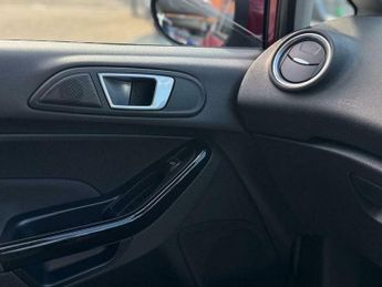 Ford Fiesta 1.0T EcoBoost Titanium Euro 5 (s/s) 5dr