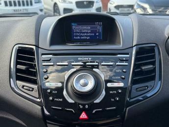 Ford Fiesta 1.0T EcoBoost Titanium Euro 5 (s/s) 5dr