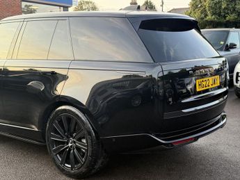 Land Rover Range Rover 3.0 D300 MHEV SE SUV 5dr Diesel Auto 4WD Euro 6 (s/s) (300 ps)