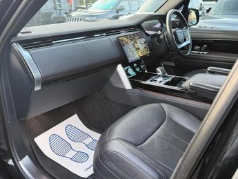 Land Rover Range Rover 3.0 D300 MHEV SE SUV 5dr Diesel Auto 4WD Euro 6 (s/s) (300 ps)