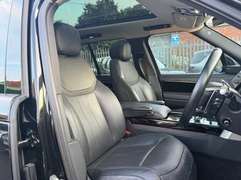 Land Rover Range Rover 3.0 D300 MHEV SE SUV 5dr Diesel Auto 4WD Euro 6 (s/s) (300 ps)