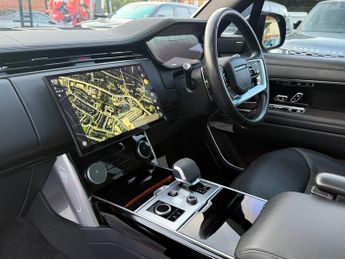 Land Rover Range Rover 3.0 D300 MHEV SE SUV 5dr Diesel Auto 4WD Euro 6 (s/s) (300 ps)