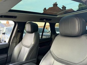 Land Rover Range Rover 3.0 D300 MHEV SE SUV 5dr Diesel Auto 4WD Euro 6 (s/s) (300 ps)
